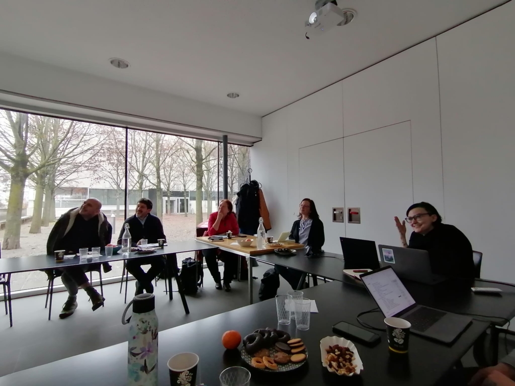 Vernetzungstreffen des Forschungsverbunds Regionalitäten mit Ellinor Forster (Mitte), Foto: Pauline Bögner.